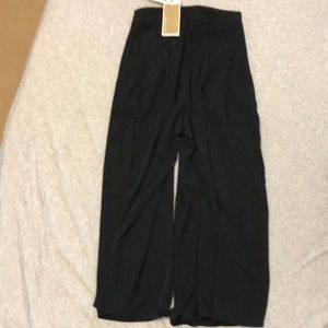 Brand new Urban Revivo black culottes, size US4